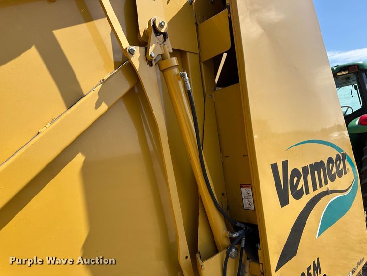 image for item LT9244 Vermeer 605M  round baler