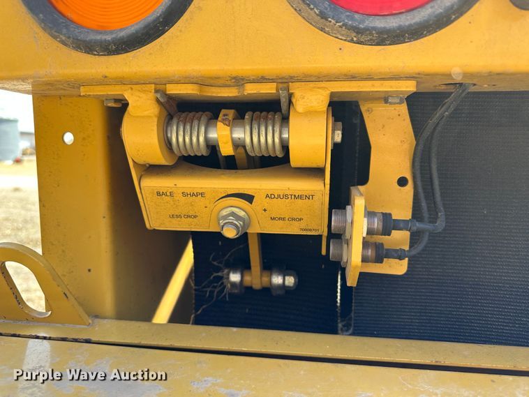 image for item LT9244 Vermeer 605M  round baler