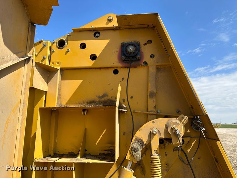 image for item LT9244 Vermeer 605M  round baler