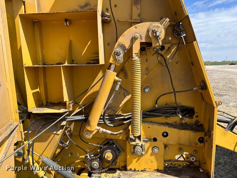 image for item LT9244 Vermeer 605M  round baler