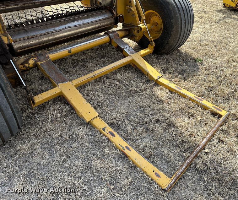 image for item LT9244 Vermeer 605M  round baler