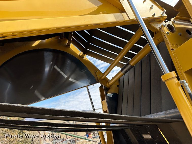 image for item LT9244 Vermeer 605M  round baler