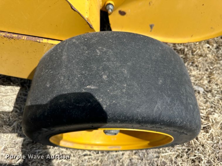 image for item LT9244 Vermeer 605M  round baler