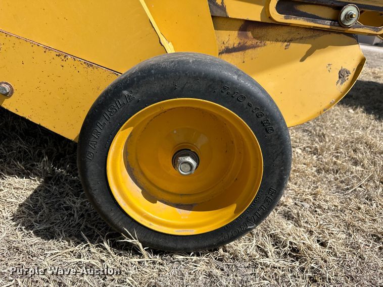 image for item LT9244 Vermeer 605M  round baler