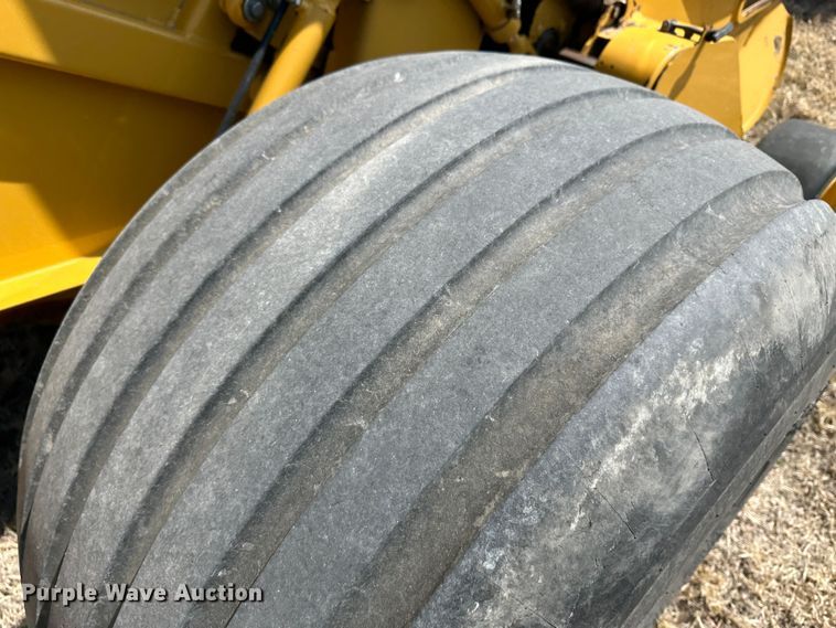 image for item LT9244 Vermeer 605M  round baler