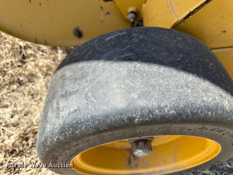 image for item LT9244 Vermeer 605M  round baler