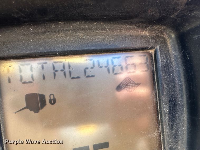 image for item LT9244 Vermeer 605M  round baler