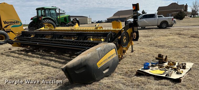 image for item LT9245 2014 New Holland 18HS  windrower header