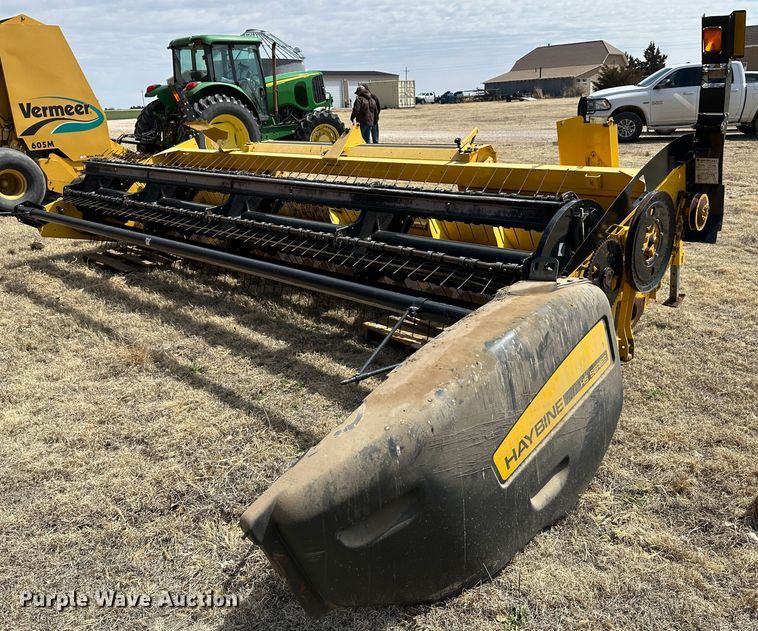 image for item LT9245 2014 New Holland 18HS  windrower header