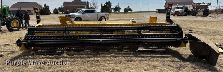 image for item LT9245 2014 New Holland 18HS  windrower header