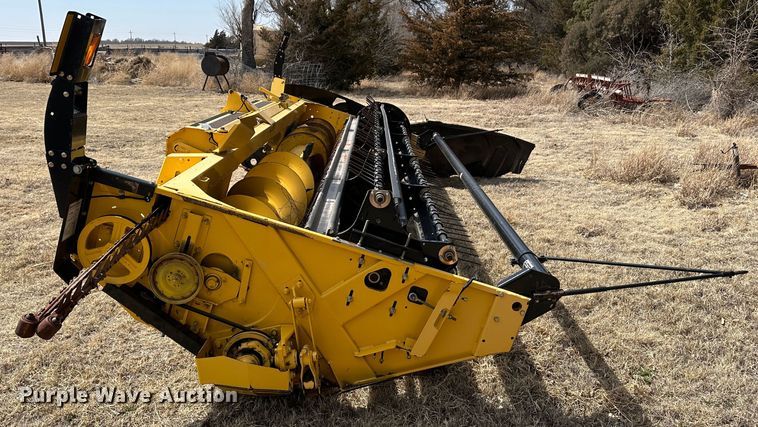 image for item LT9245 2014 New Holland 18HS  windrower header