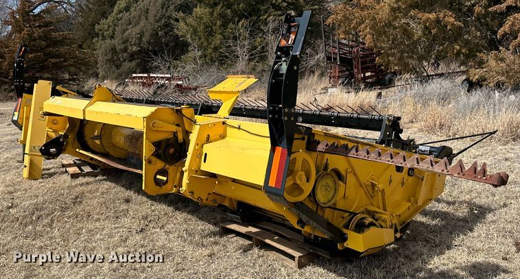 image for item LT9245 2014 New Holland 18HS  windrower header