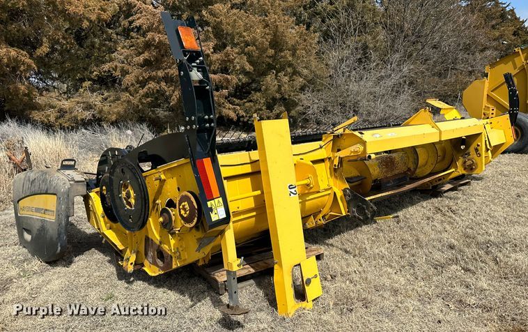 image for item LT9245 2014 New Holland 18HS  windrower header