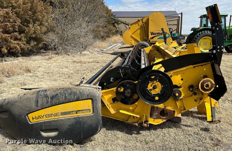 image for item LT9245 2014 New Holland 18HS  windrower header