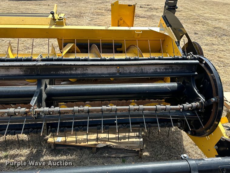 image for item LT9245 2014 New Holland 18HS  windrower header