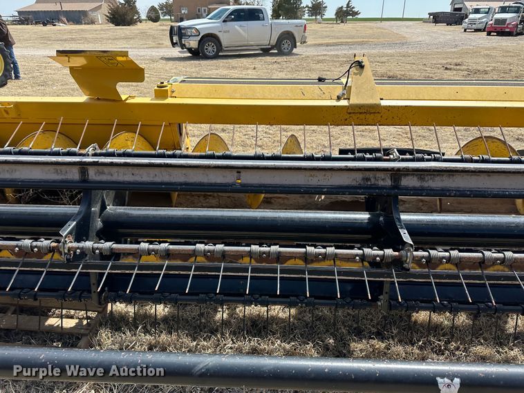 image for item LT9245 2014 New Holland 18HS  windrower header