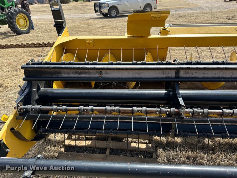 image for item LT9245 2014 New Holland 18HS  windrower header