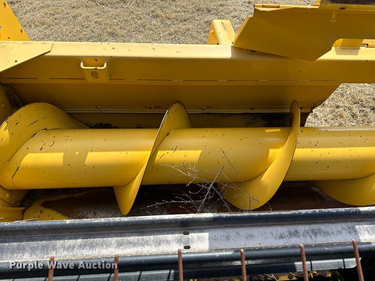 image for item LT9245 2014 New Holland 18HS  windrower header