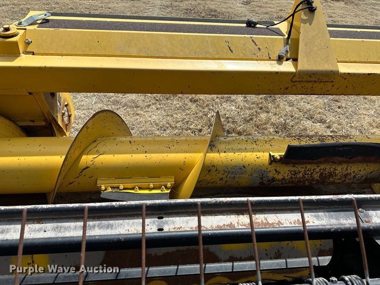 image for item LT9245 2014 New Holland 18HS  windrower header