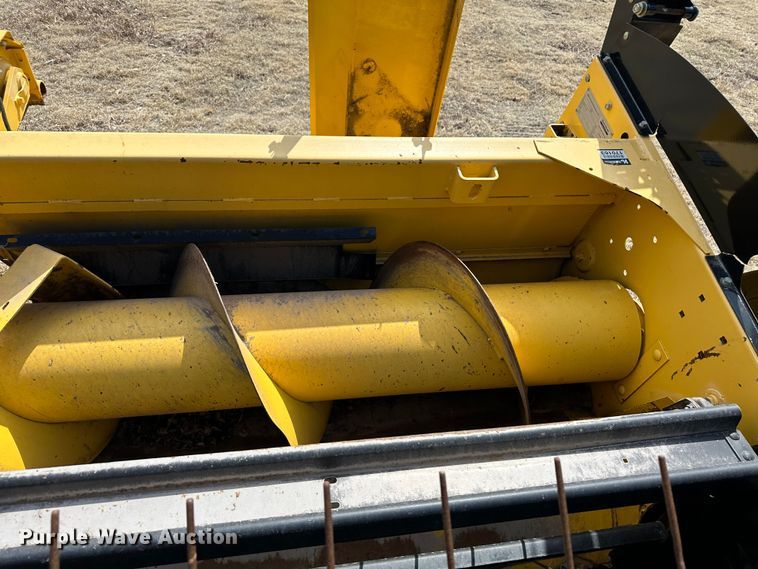 image for item LT9245 2014 New Holland 18HS  windrower header