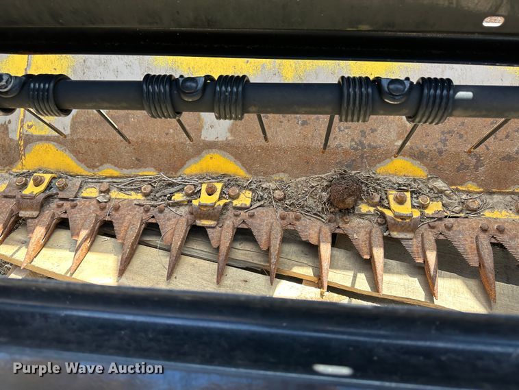 image for item LT9245 2014 New Holland 18HS  windrower header