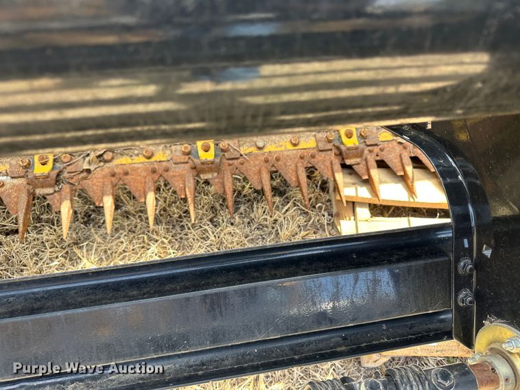 image for item LT9245 2014 New Holland 18HS  windrower header