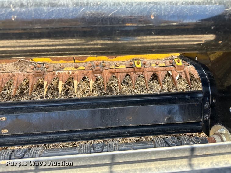 image for item LT9245 2014 New Holland 18HS  windrower header