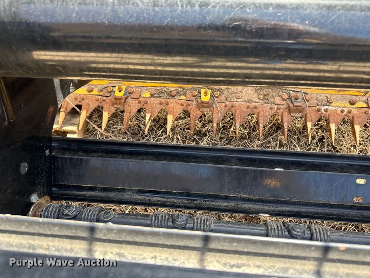 image for item LT9245 2014 New Holland 18HS  windrower header