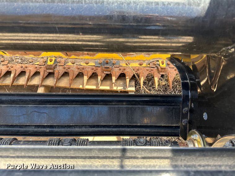 image for item LT9245 2014 New Holland 18HS  windrower header