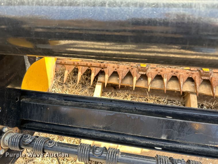 image for item LT9245 2014 New Holland 18HS  windrower header