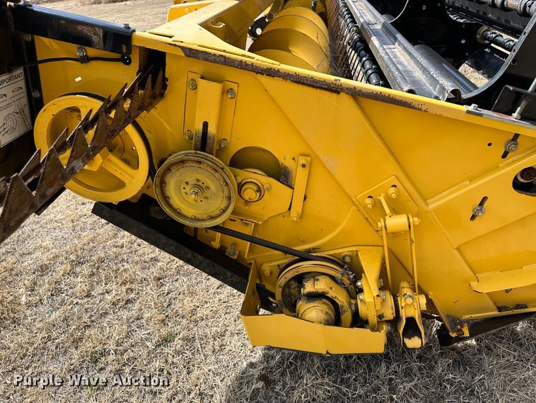 image for item LT9245 2014 New Holland 18HS  windrower header