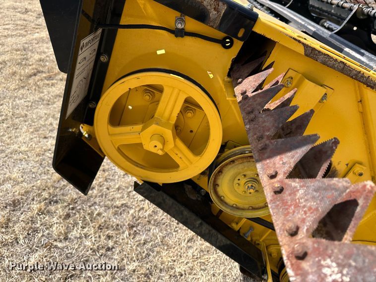 image for item LT9245 2014 New Holland 18HS  windrower header