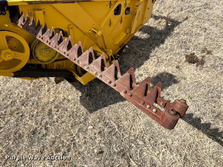 image for item LT9245 2014 New Holland 18HS  windrower header