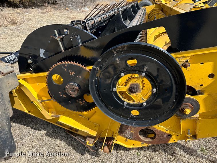 image for item LT9245 2014 New Holland 18HS  windrower header