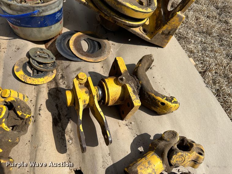 image for item LT9245 2014 New Holland 18HS  windrower header