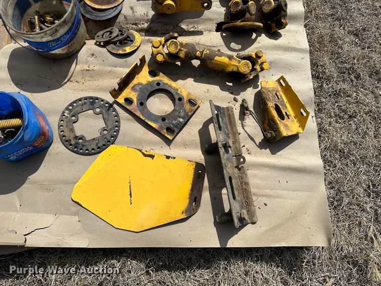 image for item LT9245 2014 New Holland 18HS  windrower header