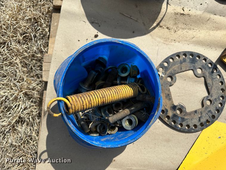 image for item LT9245 2014 New Holland 18HS  windrower header