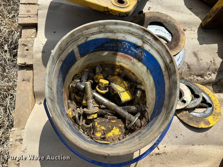 image for item LT9245 2014 New Holland 18HS  windrower header