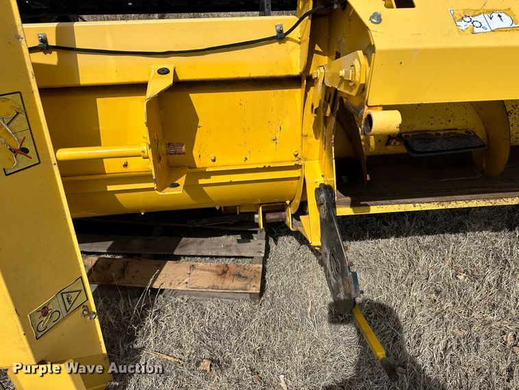 image for item LT9245 2014 New Holland 18HS  windrower header
