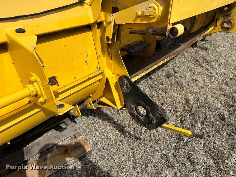 image for item LT9245 2014 New Holland 18HS  windrower header