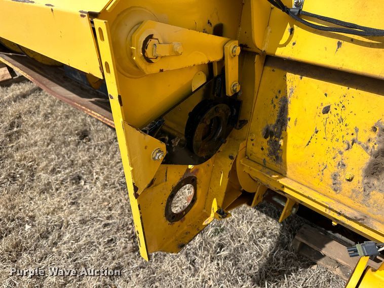 image for item LT9245 2014 New Holland 18HS  windrower header