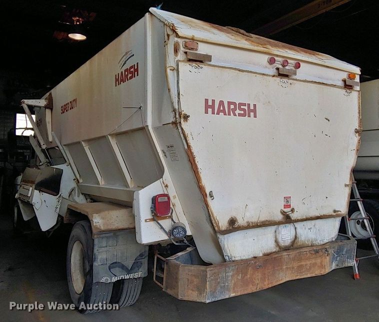 image for item LT9258 2007 International 7400  feed mixer truck