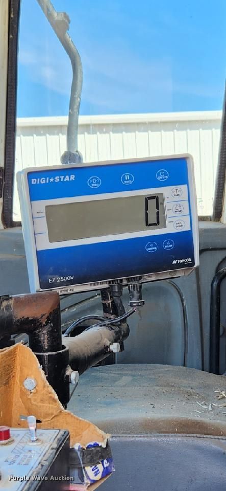 image for item LT9258 2007 International 7400  feed mixer truck