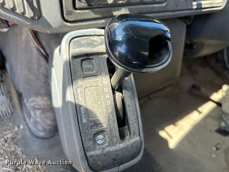 image for item LT9258 2007 International 7400  feed mixer truck