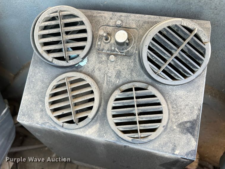 image for item LT9258 2007 International 7400  feed mixer truck