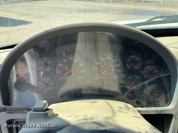 image for item LT9258 2007 International 7400  feed mixer truck