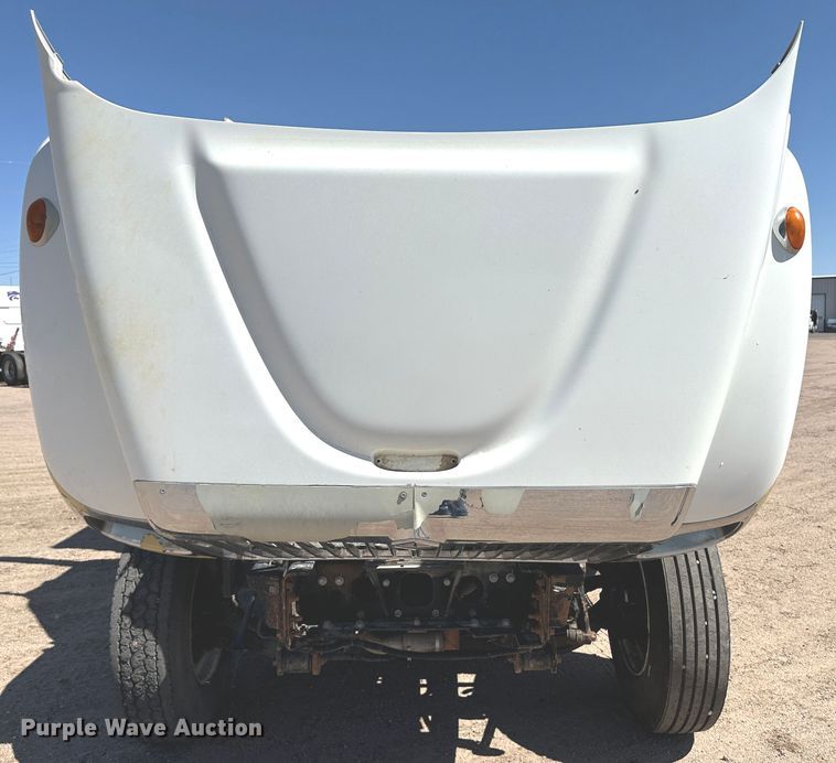 image for item LT9258 2007 International 7400  feed mixer truck