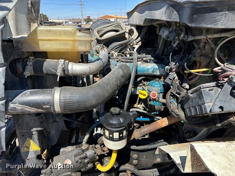 image for item LT9258 2007 International 7400  feed mixer truck