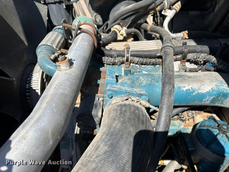 image for item LT9258 2007 International 7400  feed mixer truck