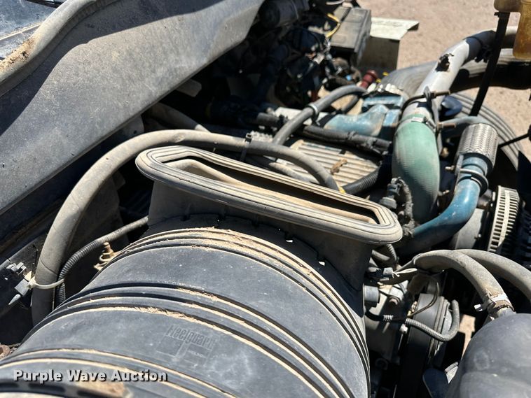 image for item LT9258 2007 International 7400  feed mixer truck